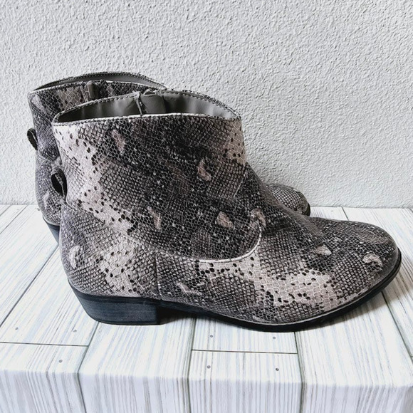 Cat & Jack Snake Skin print faux leather booties- Girl's Size 5 - Picture 4 of 6